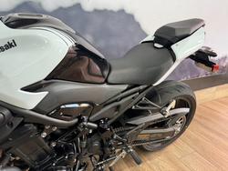 2026 Kawasaki Z900 (ZR900) WHITE