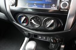 2022 Nissan Navara SL