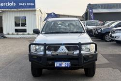 2013 Mitsubishi Triton GL-R