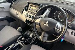 2013 Mitsubishi Triton GL-R
