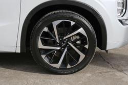 2025 Mitsubishi Outlander PHEV Exceed Tourer