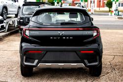 2025 Mahindra XUV3XO AX7L Stealth Black & Galvano Grey Roof