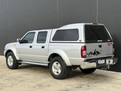 2010 Nissan Navara ST-R