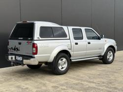 2010 Nissan Navara ST-R