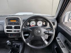 2010 Nissan Navara ST-R