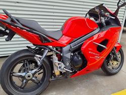 2008 Triumph Sprint ST 1050 Sprint Red