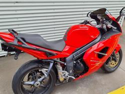 2008 Triumph Sprint ST 1050 Sprint Red