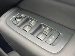 2025 Volvo XC60 Ultra B5 Dark