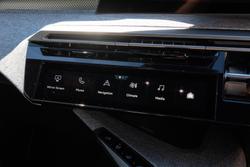 2025 Peugeot 5008 GT Premium Hybrid