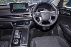 2025 Mitsubishi Outlander LS