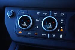 2025 Land Rover Defender 110 D350 X-Dynamic SE