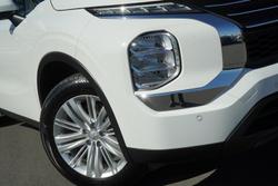 2023 Mitsubishi Outlander ES