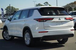 2023 Mitsubishi Outlander ES