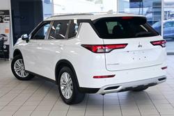 2024 Mitsubishi Outlander LS