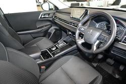 2024 Mitsubishi Outlander LS