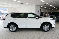 2024 Mitsubishi Outlander LS