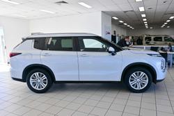 2024 Mitsubishi Outlander LS