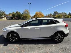 2017 Volvo V40 Cross Country D4 Pro