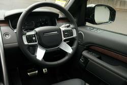 2025 Land Rover Discovery D350 Dynamic SE Series 5 MY25 4X4 Santorini Black