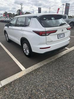 2022 Mitsubishi Outlander ES