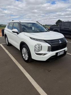 2022 Mitsubishi Outlander ES