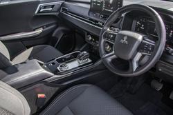 2025 Mitsubishi Outlander LS