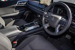 2025 Mitsubishi Outlander ES