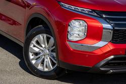 2025 Mitsubishi Outlander ES