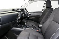 2024 Toyota Hilux SR