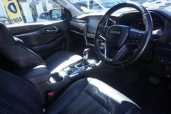 2023 Isuzu MU-X LS-T