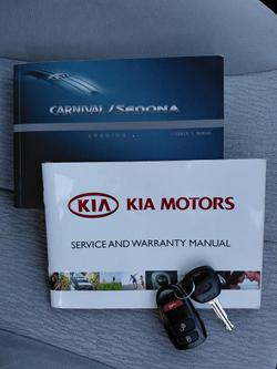 2010 Kia Carnival EXE VQ MY10 Clear Silver