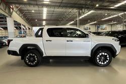 2026 Toyota Hilux SR5