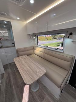 2025 Royal Flair Razor Xt