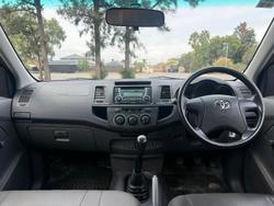 2011 Toyota Hilux Workmate TGN16R MY10 4x2 Glacier White