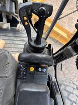 2017 Caterpillar 12M
