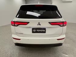 2021 Mitsubishi Outlander ES ZM MY22 AWD White
