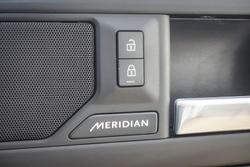 2025 Land Rover Defender 130 D350 X-Dynamic SE