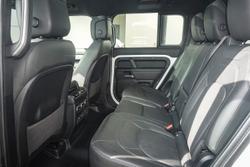 2025 Land Rover Defender 130 D350 X-Dynamic SE