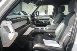 2025 Land Rover Defender 130 D350 X-Dynamic SE
