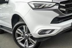 2023 Isuzu MU-X LS-T