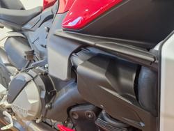 2024 Ducati STREETFIGHTER V2 RED