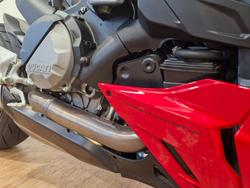 2024 Ducati STREETFIGHTER V2 RED