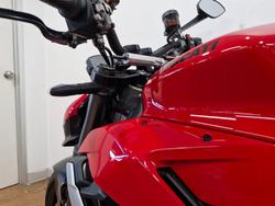 2024 Ducati STREETFIGHTER V2 RED