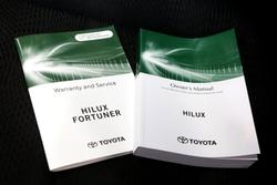 2025 Toyota Hilux SR