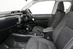 2025 Toyota Hilux SR