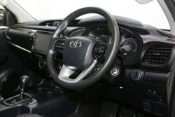 2025 Toyota Hilux SR