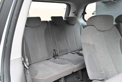 2012 Kia Grand Carnival Si VQ MY12 Clear White