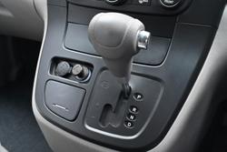 2012 Kia Grand Carnival Si VQ MY12 Clear White