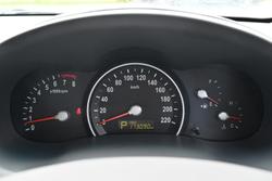 2012 Kia Grand Carnival Si VQ MY12 Clear White