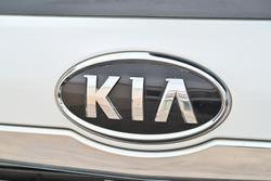 2012 Kia Grand Carnival Si VQ MY12 Clear White